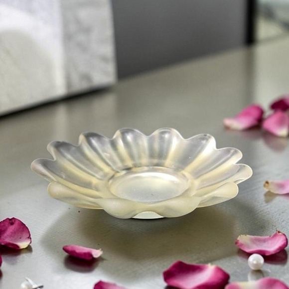 The Unbranded Brand Other - Frosted Clear Petal‎ Design Trinket Dish, Vintage Floral Plate, Made In USA Tray